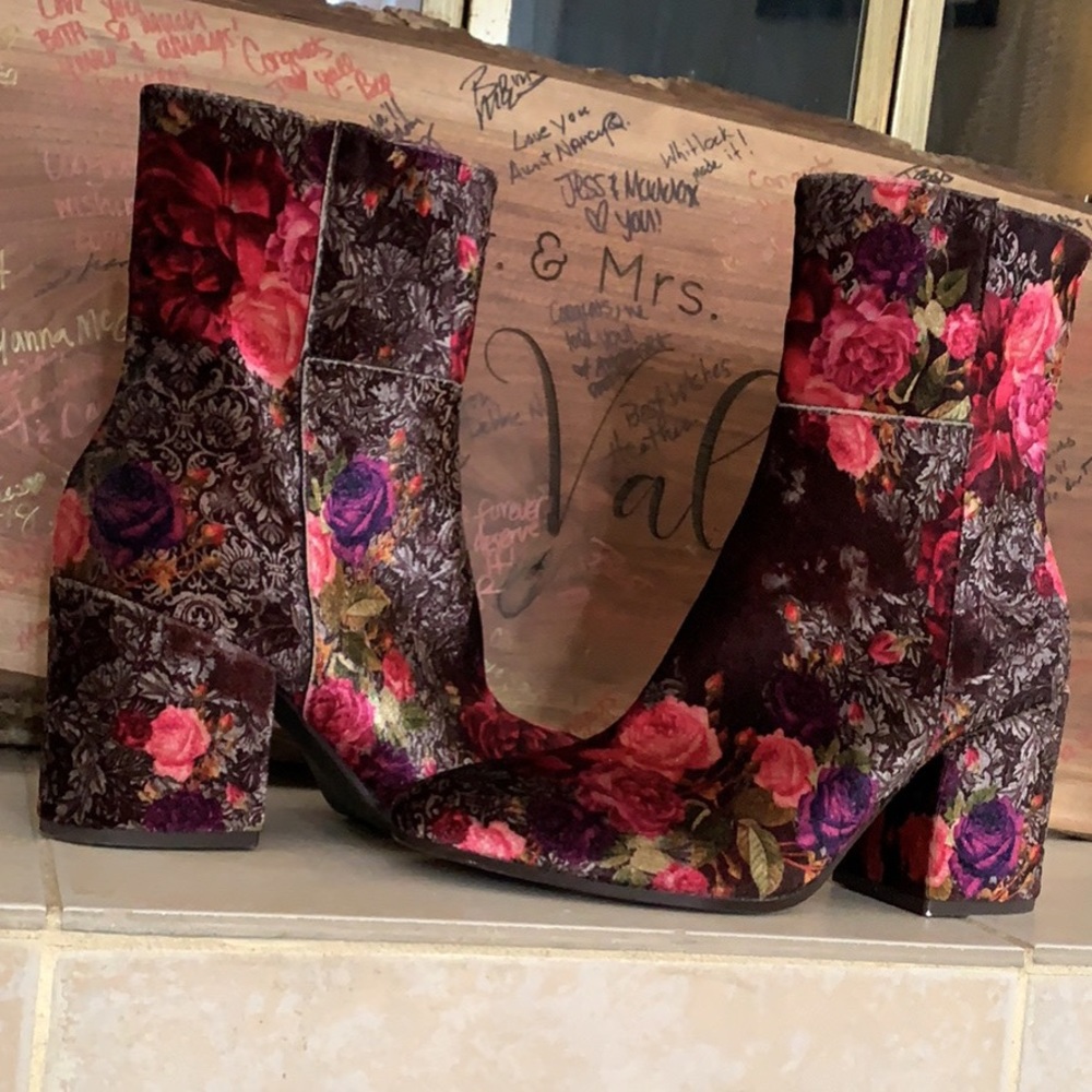 Velvet booties